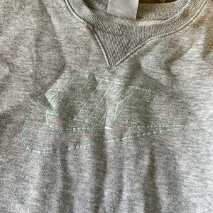 Girls 6x Nike Gray‎ Crewneck Sweater Classic Style Blue logo